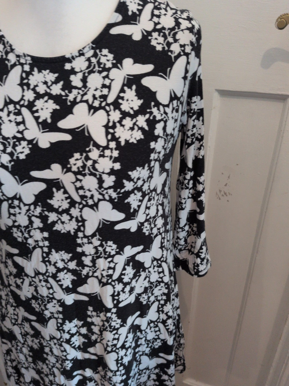 Tu 12 Black With White Floral Long Sleeve Knee Length Dress