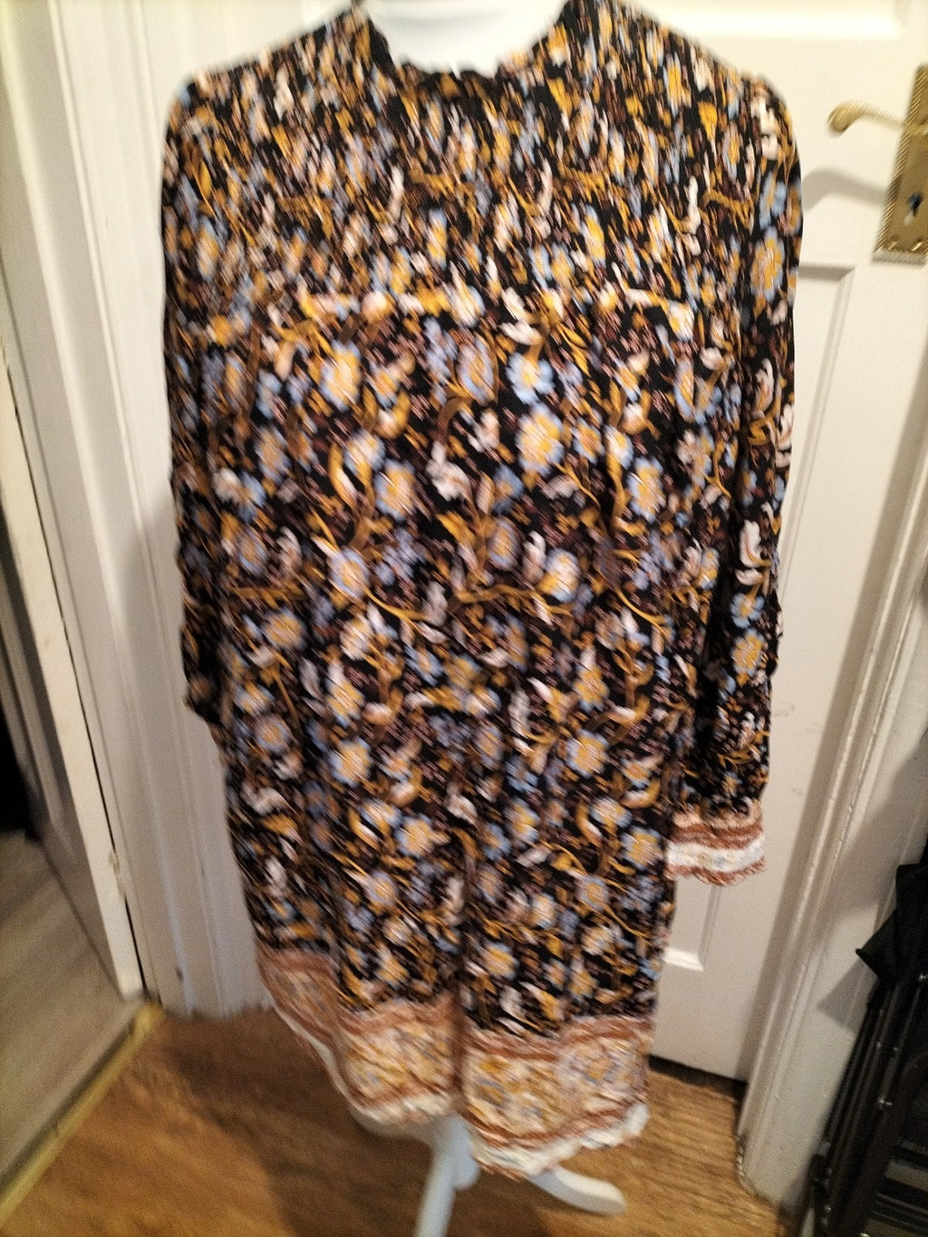 Ladies Labelrail Size Large Black Floral Long Sleeved A-Line Dress