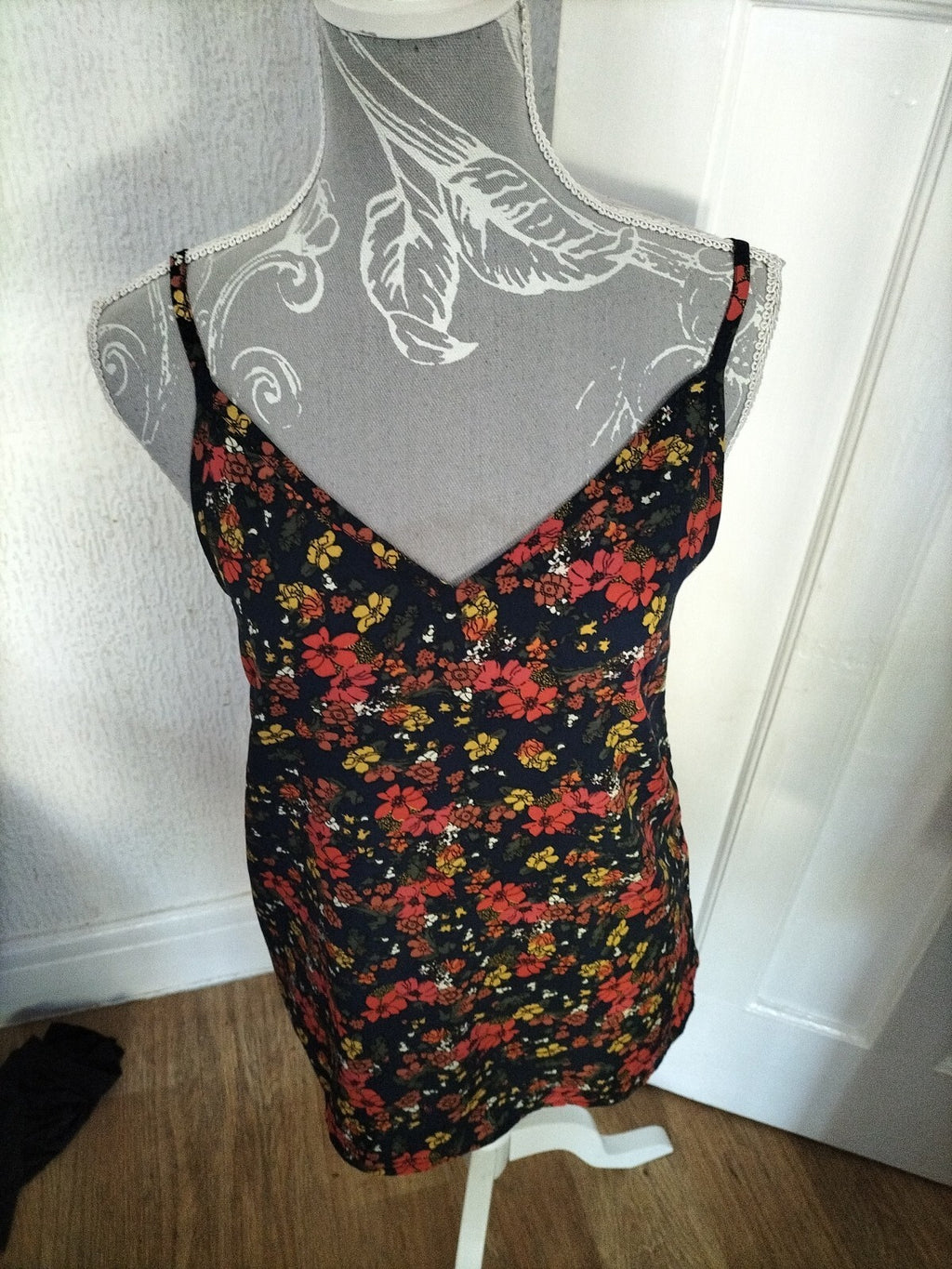 Ladies Peacock Size 10 Navy Floral Strappy Top