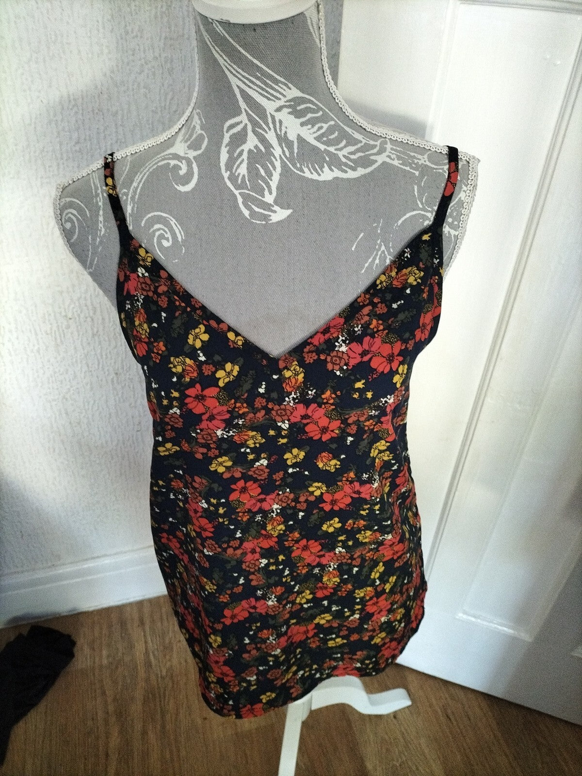 Ladies Peacock Size 10 Navy Floral Strappy Top