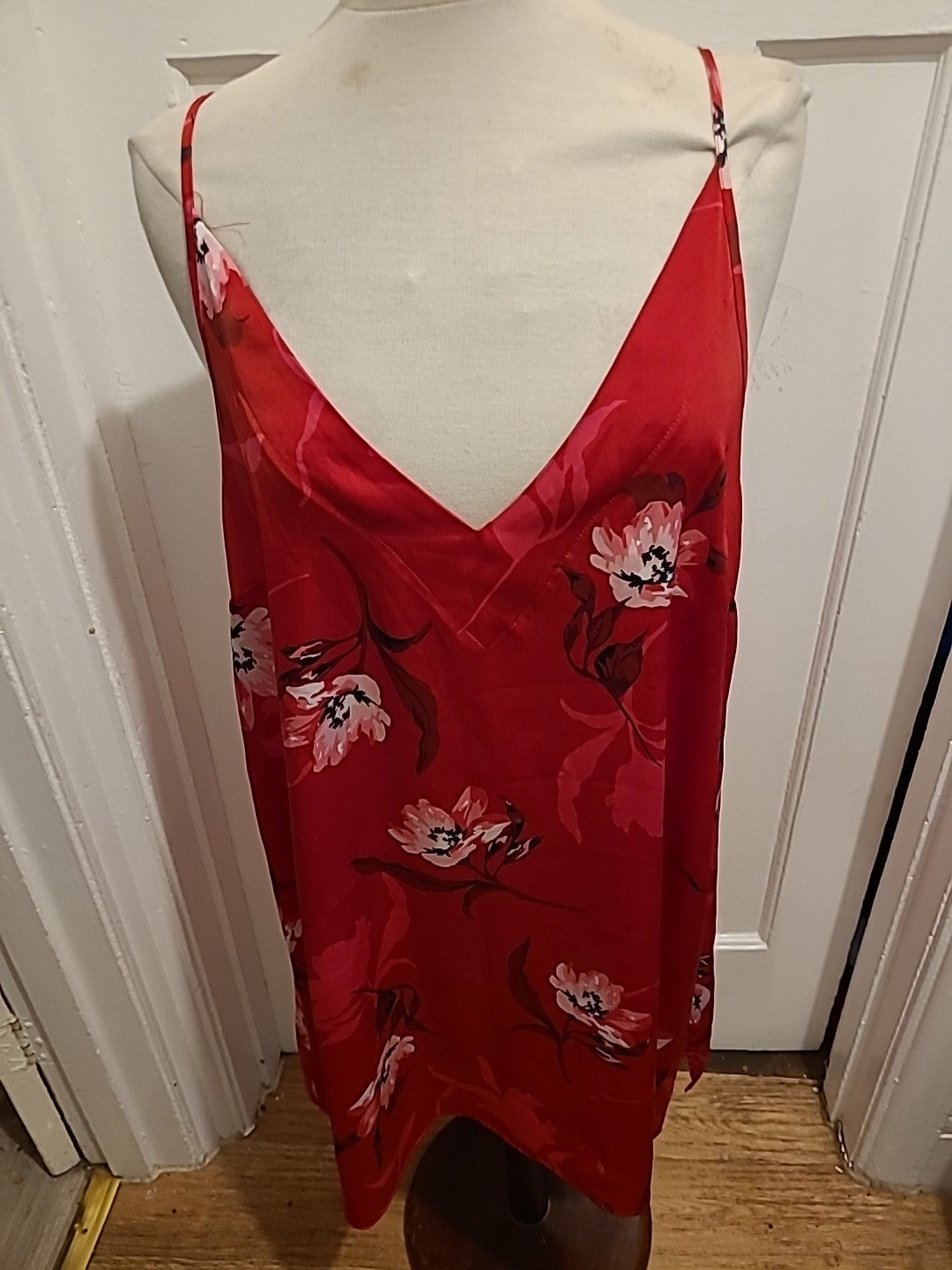 Ladies Love To Lounge Size 14-16 Red Floral Sleeveless Nightwear