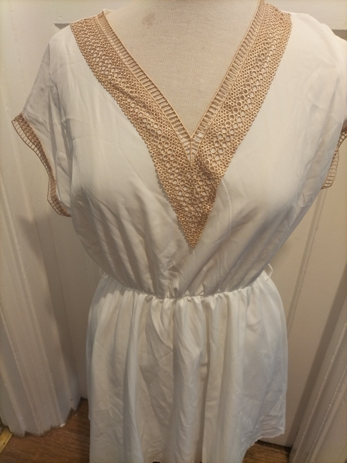 Ladies Size Medium White Beige V Neck Dress