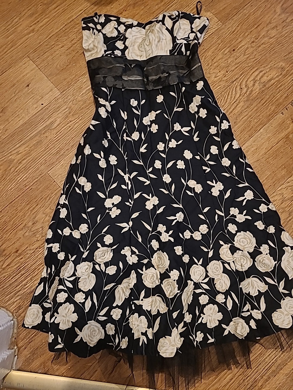 Ladies Spotlight Size 8 Black Floral Sleeveless Dress