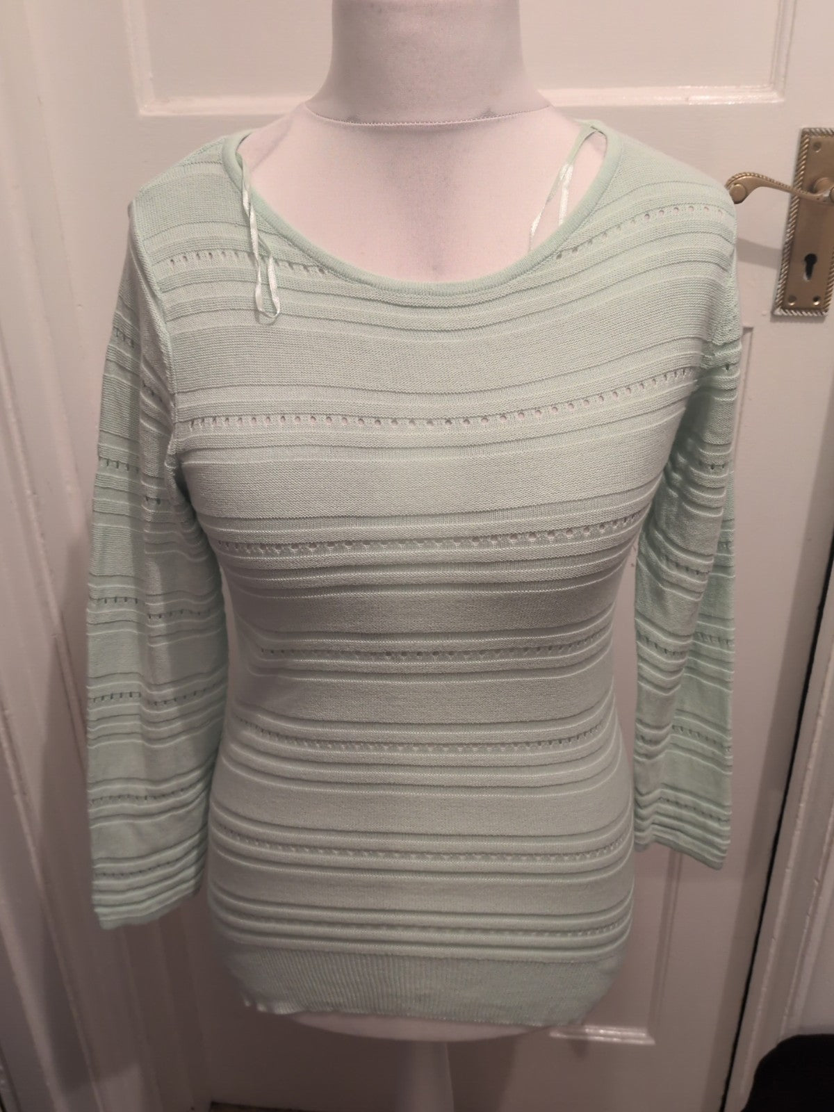 Ladies Papaya Size 10 Pale Green Knit Style Long Sleeved Jumper