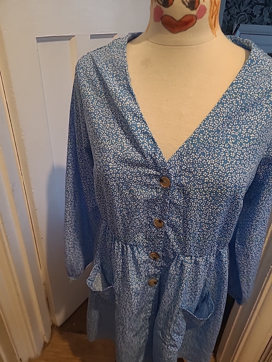 Ladies Size Medium Blue/White Long Sleeved Buttoned Dress