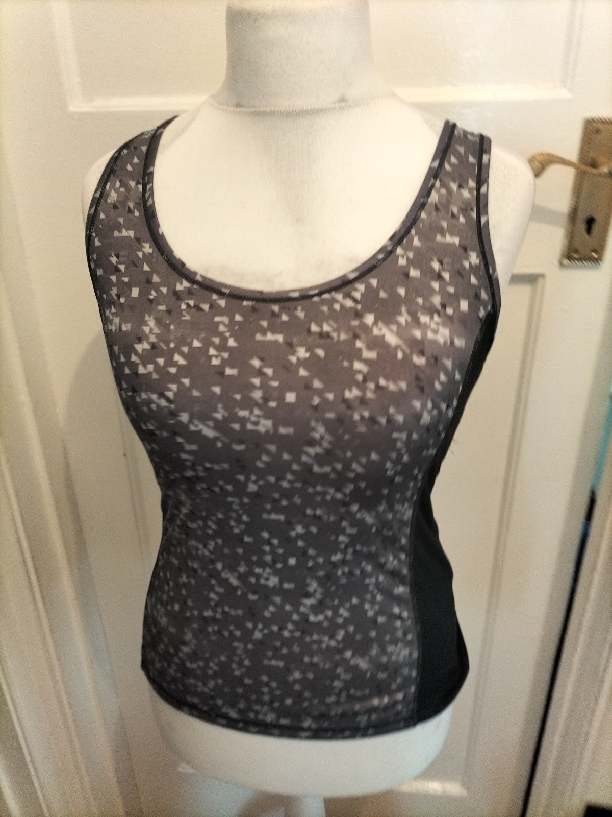 Ladies Crivit Size 10/12 Grey Patterned Sleeveless T-shirt
