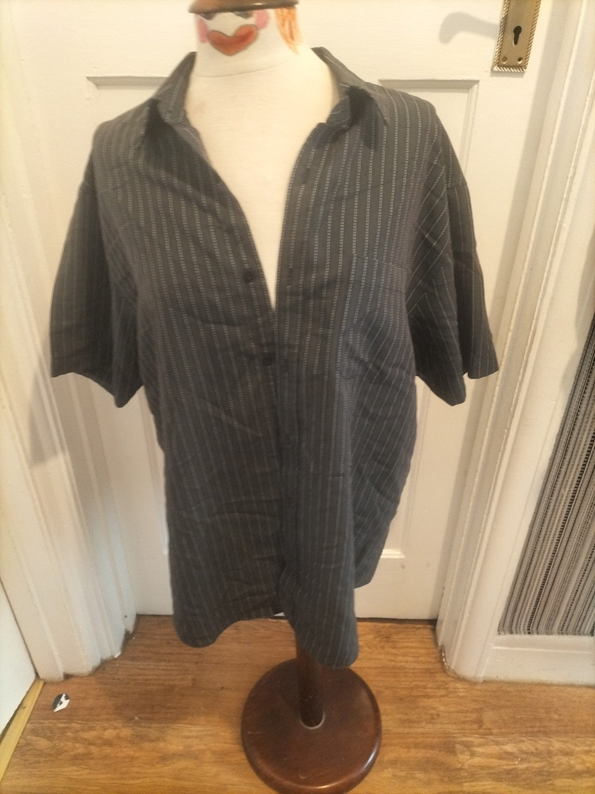 Mens Easy Size Large Grey White Short Sleeved Shirt