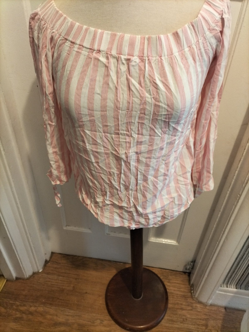 Ladies Papaya Size 10 Pink And White Thin Stripes Short Sleeve T-shirt