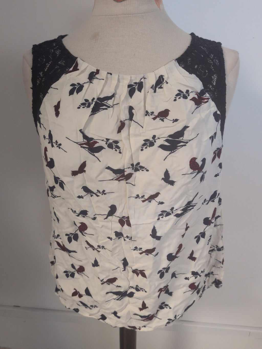 Oasis 14 White Navy And Red Bird Pattern Sleeveless Blouse