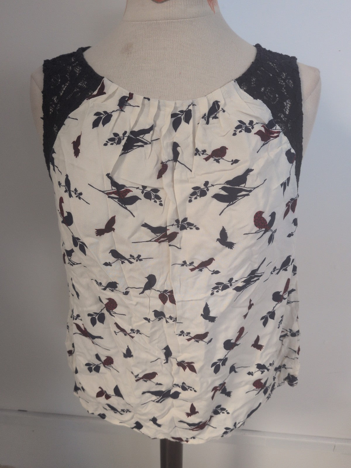 Oasis 14 White Navy And Red Bird Pattern Sleeveless Blouse