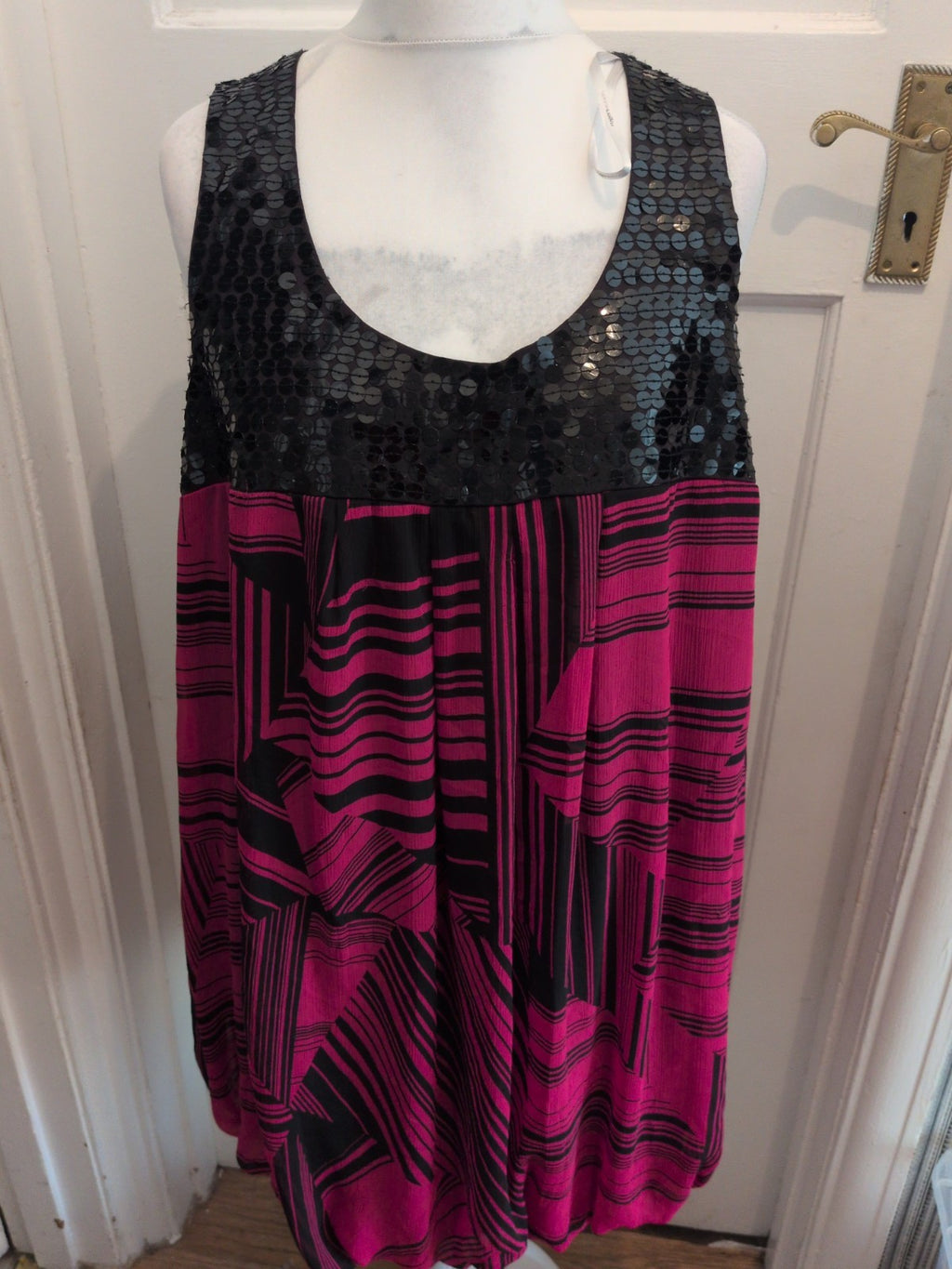 Rogers Rogers 20 Cerise Black Sequins Sleeveless Lined Dress