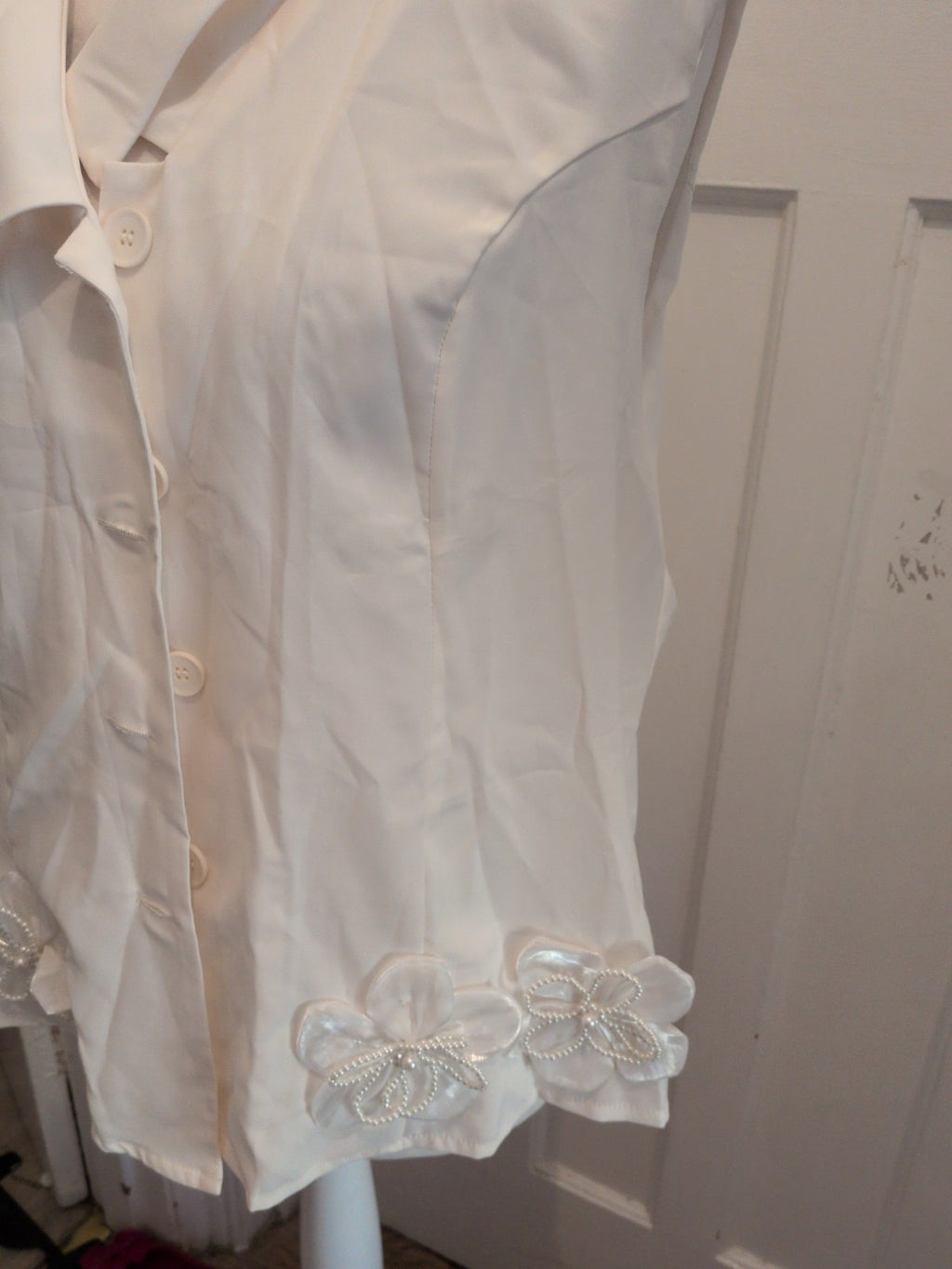 Shein 3XL Ivory Collared Sleeveless With Flower Buttoned Blouse