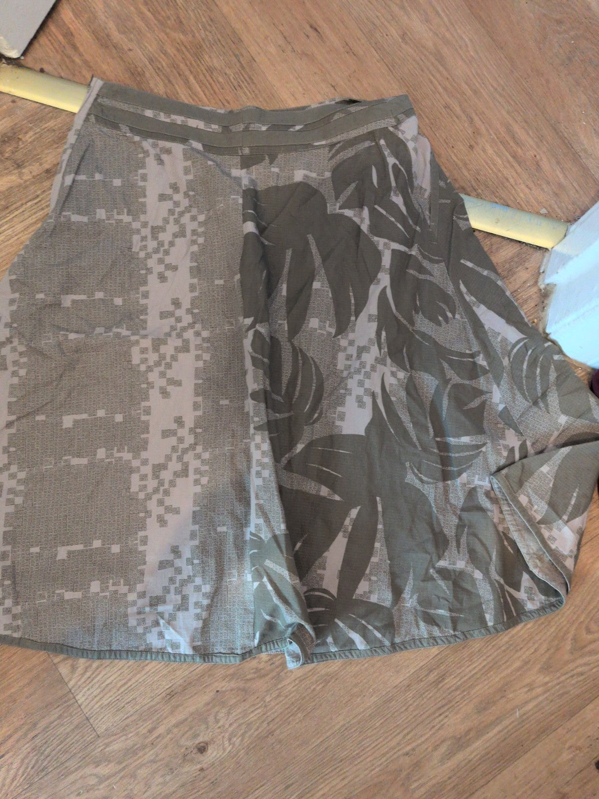 Ladies Medium Green Toned Midi Skirt