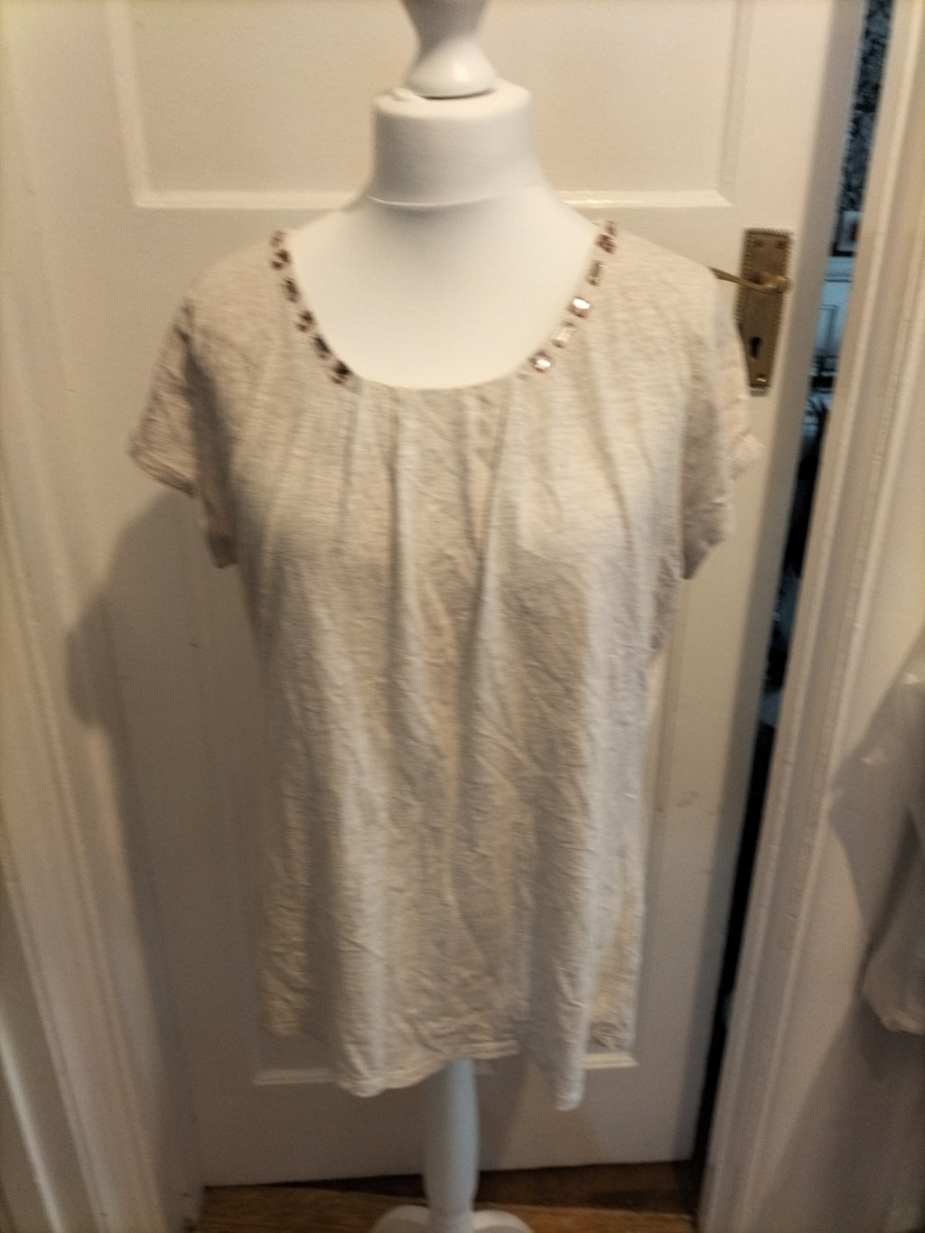 Ladies Moda Size 18 Beige Jewel Neck Tshirt
