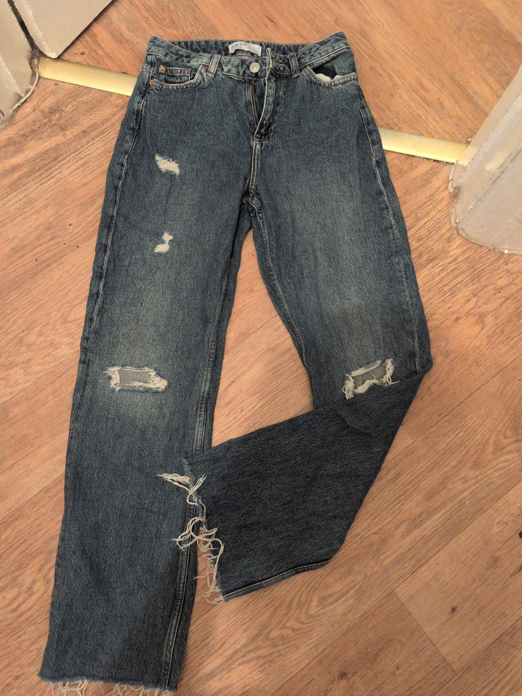 Ladies Denim&Co Size 8 Ripped Frayed Jeans