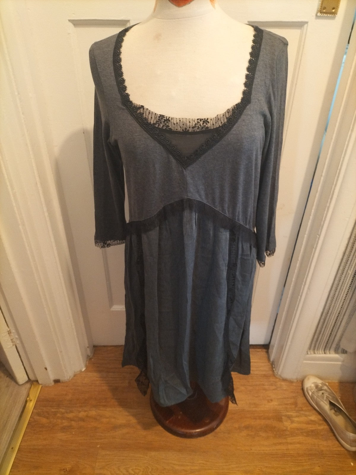 Ladies Size Large Grey And Black Lined Mid Sleeved Dress