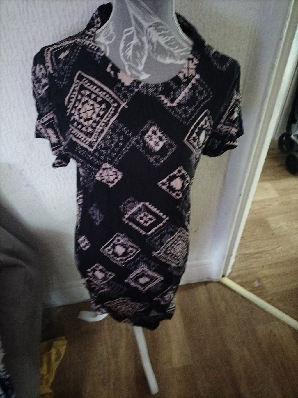 Ladies Cynthia Rowley Size 10 Beige/Black Short Sleeved Dress