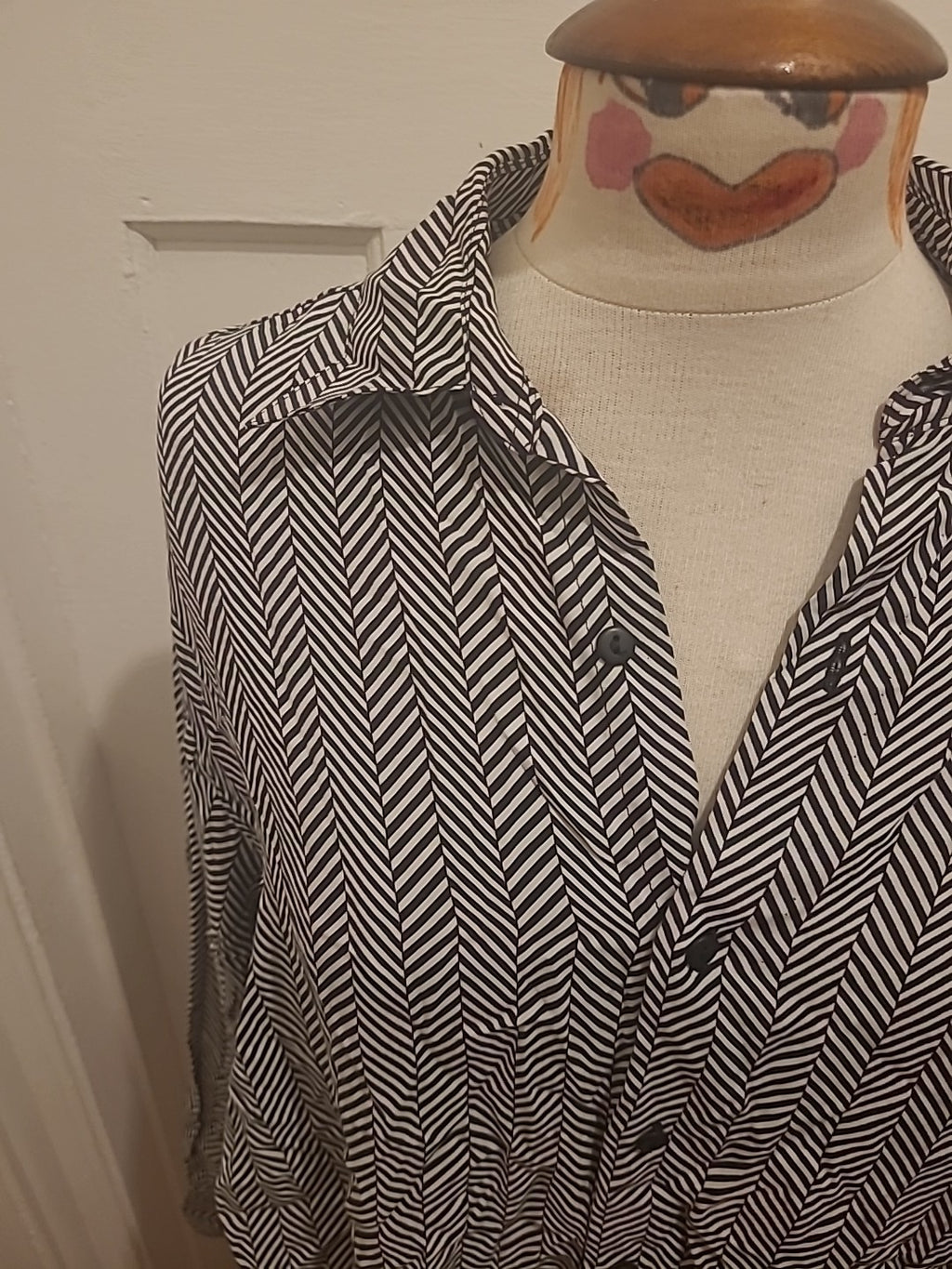 Mens Next Size Medium Black White Eye Catching Long Sleeved Shirt