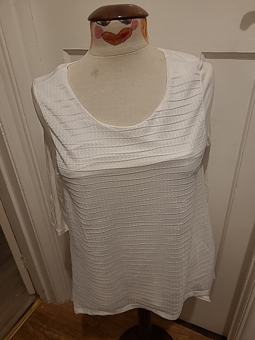 Ladies Size Large White Lined Patterned Blouse Mid Sleeved