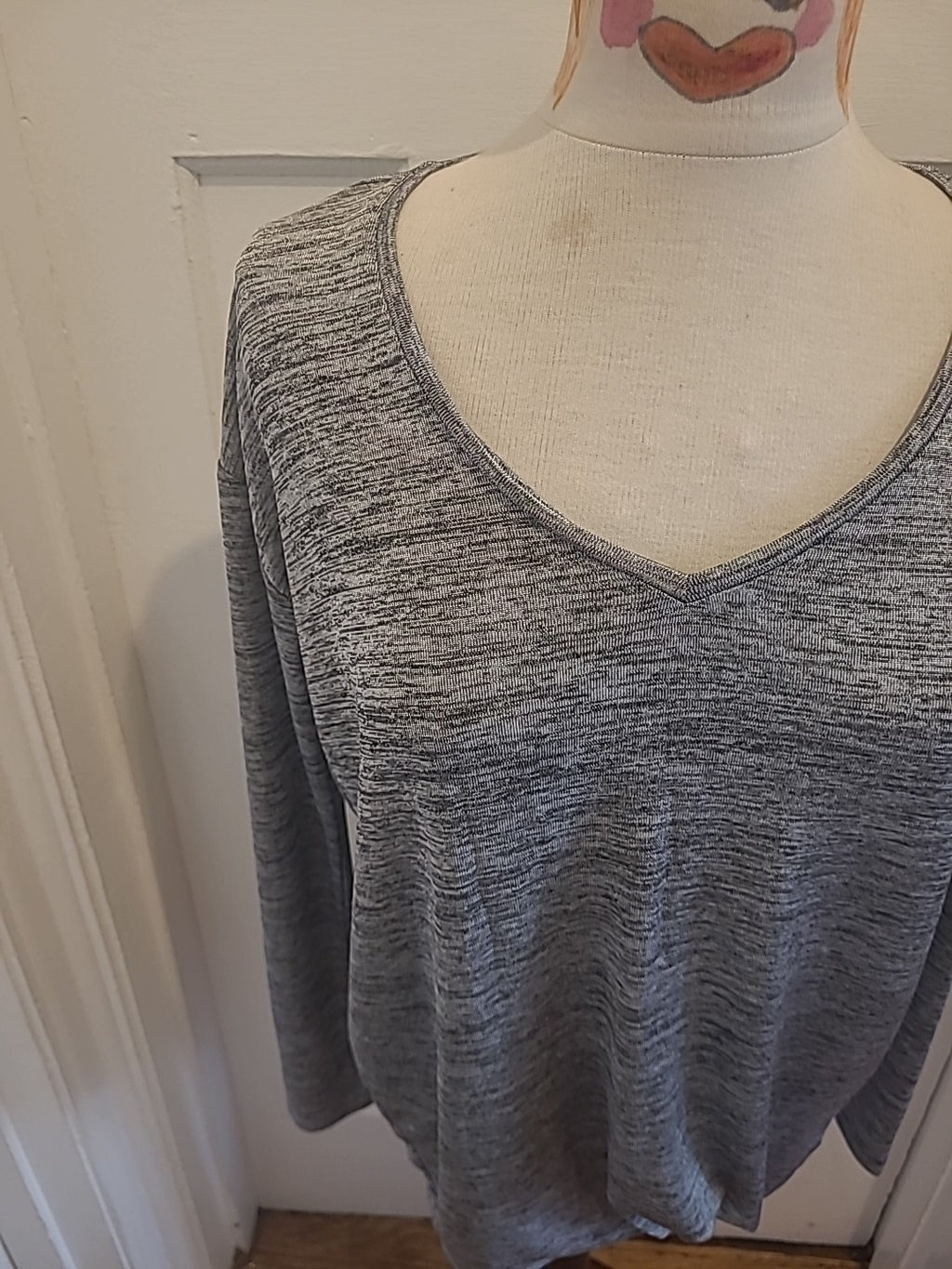 Ladies Witchery Size Small Grey Fleck Long Sleeved V Neck Tshirt