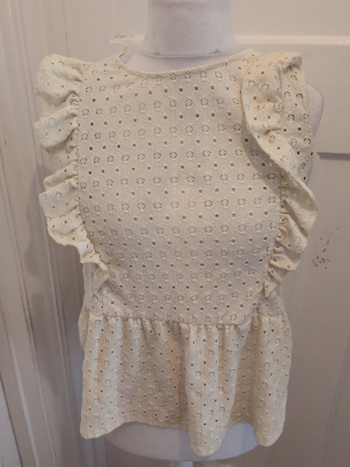 F&F 18 Cream Sleeveless Frill Blouse