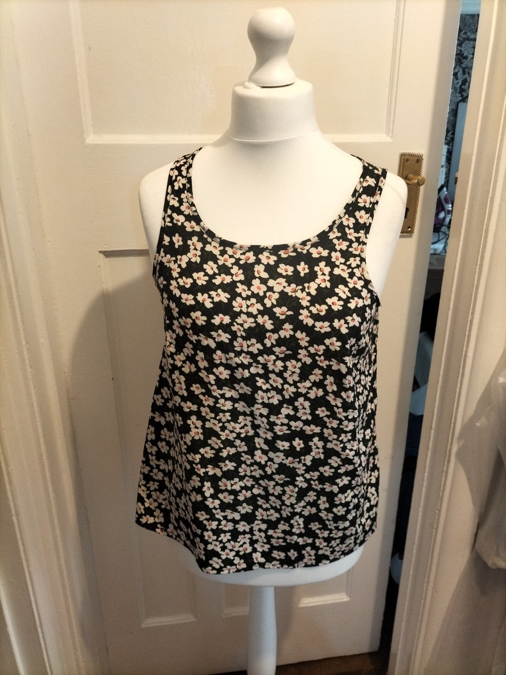 Ladies Primark Size 12 Green/Cream/Black Sleeveless Tshirt Floral