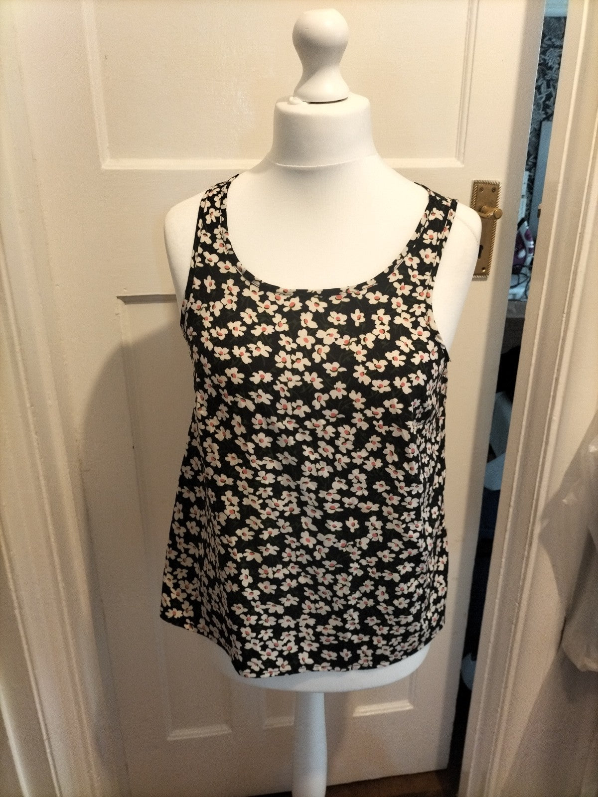 Ladies Primark Size 12 Green/Cream/Black Sleeveless Tshirt Floral
