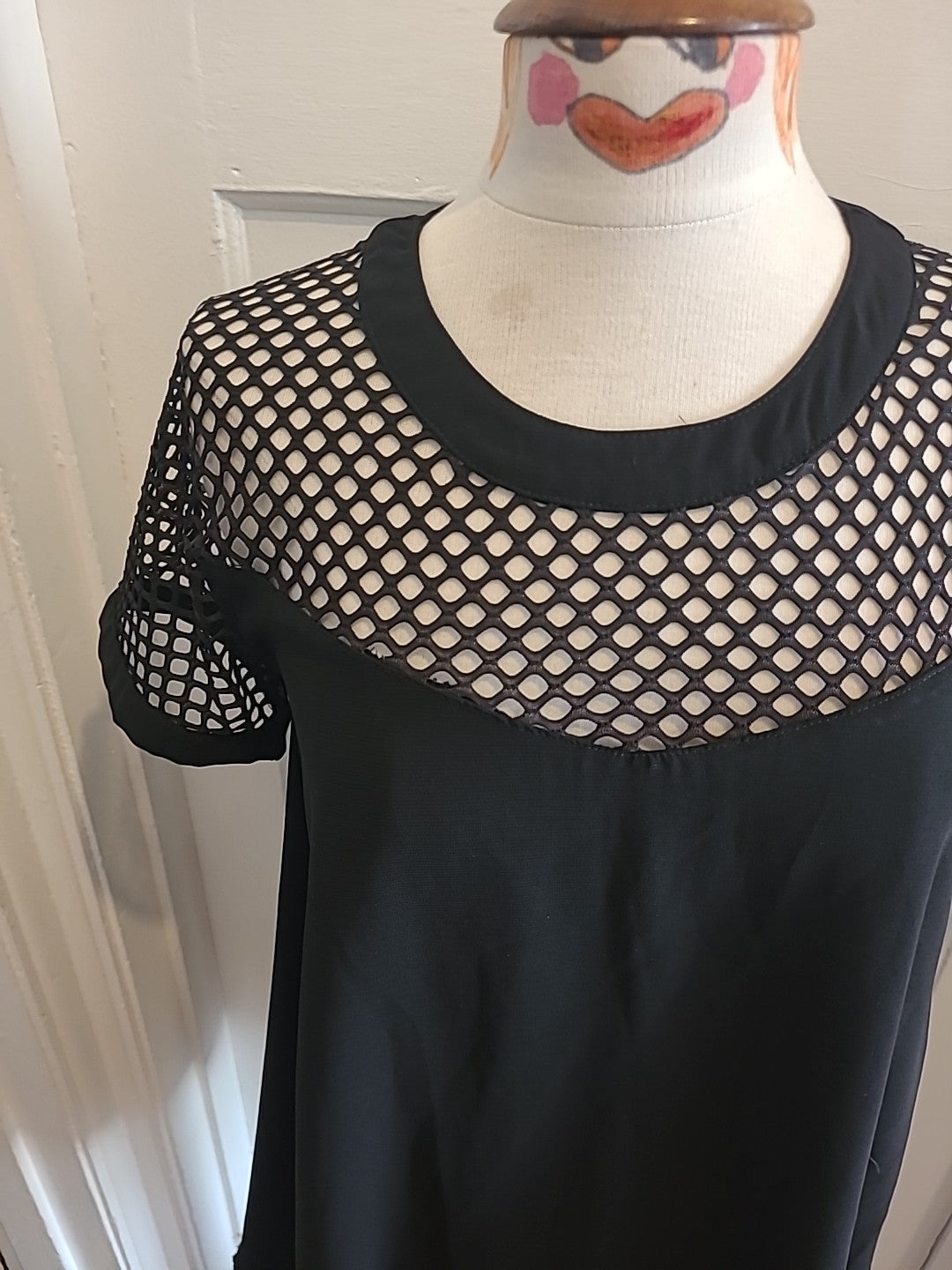Ladies In The Style Size S/M Black Lace Short Sleeved Dress