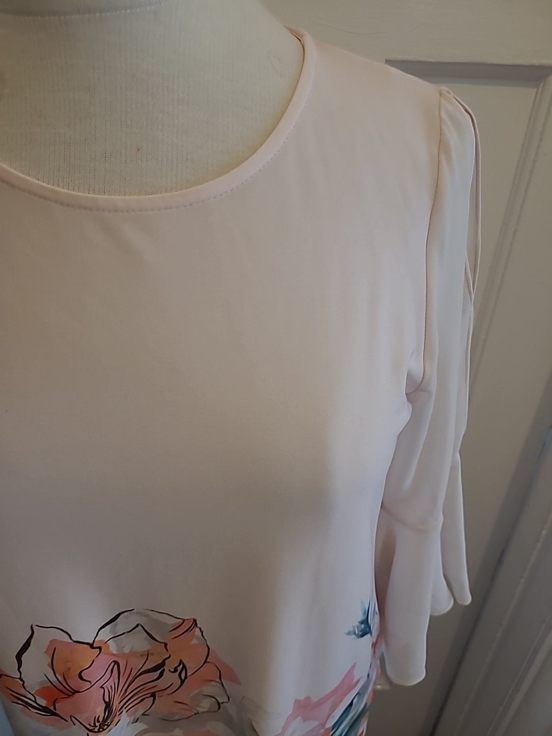 Ladies Wallis Size 10 Baby Pink Floral Flute Sleeve Blouse