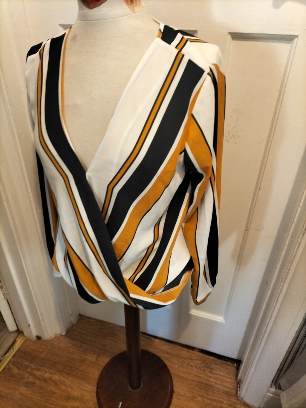 Ladies George Size 12 Orange With White And Black Pattern V Neck Blouse