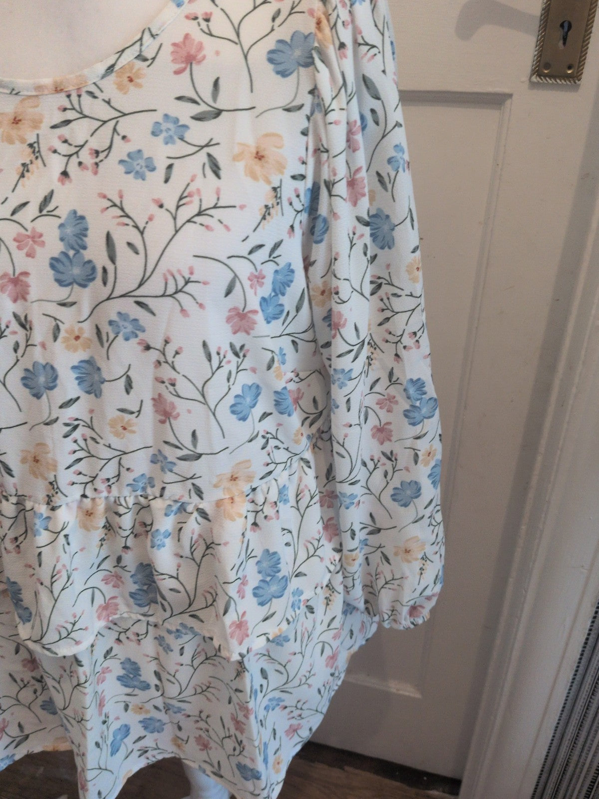 Ladies Long Line Top Floral Yours Size 20
