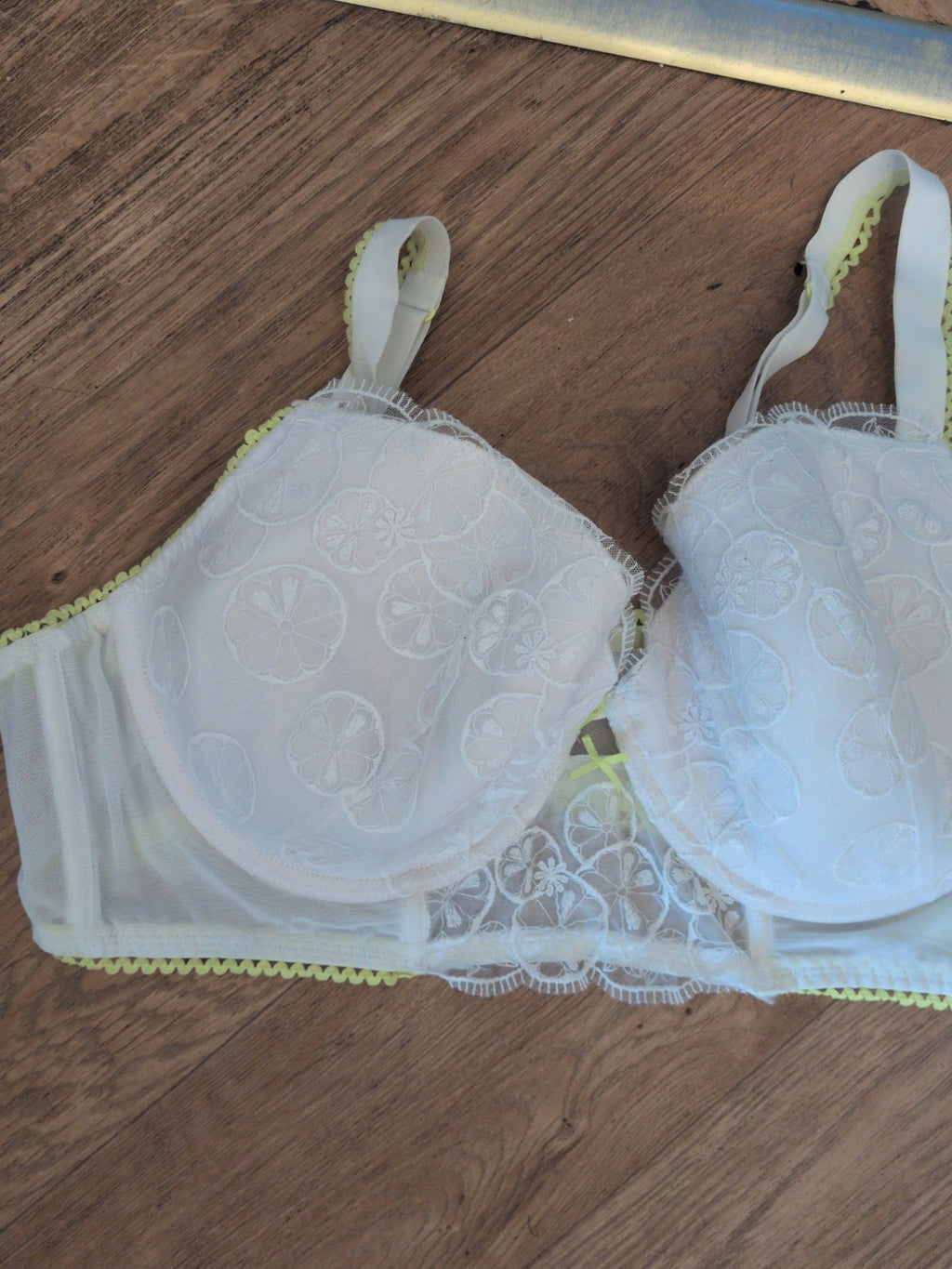 George 42DD White And Lemon Padded And Wired Bra