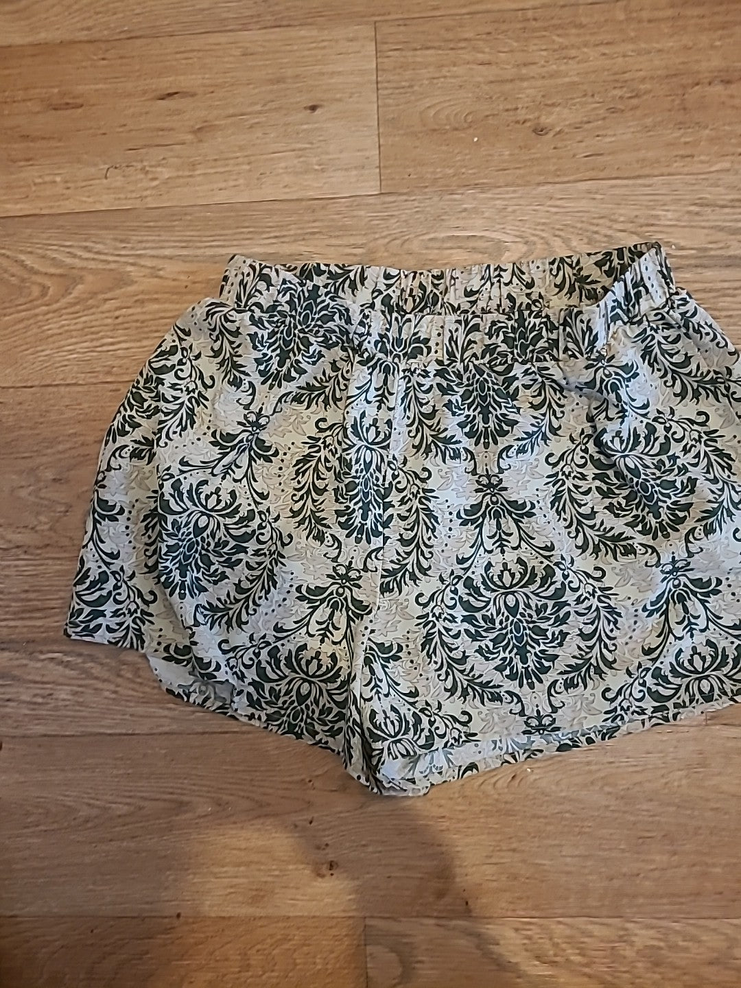 Ladies Shein Size XL Green And Beige Floral Elasticated Skort