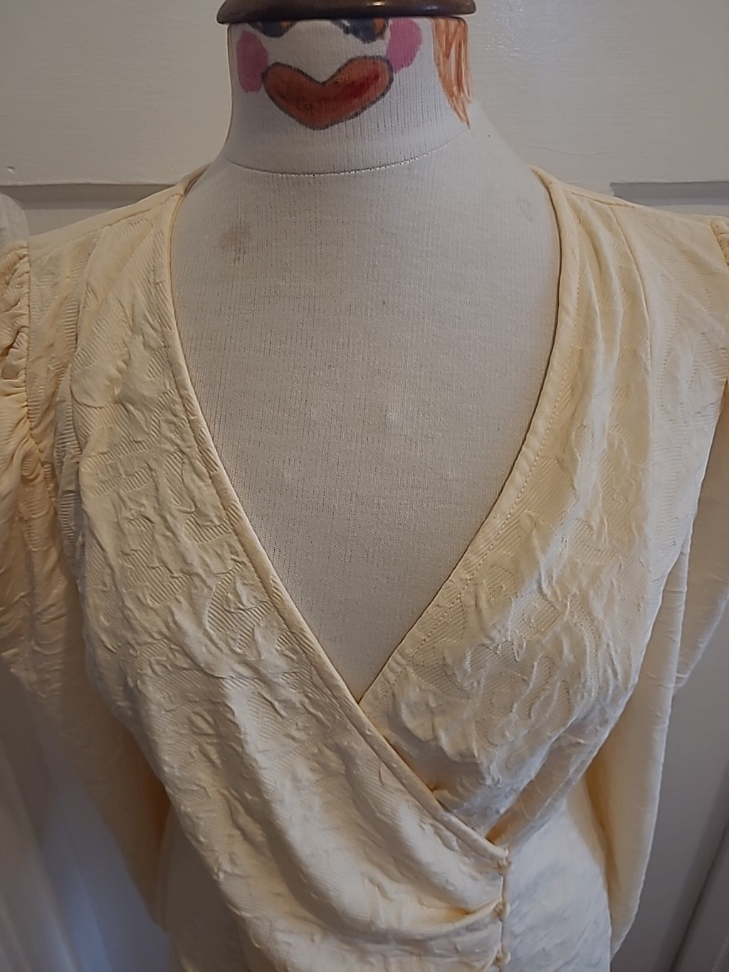 Ladies Vero Moda Size XL Very Pale Orange Long Sleeved Blouse