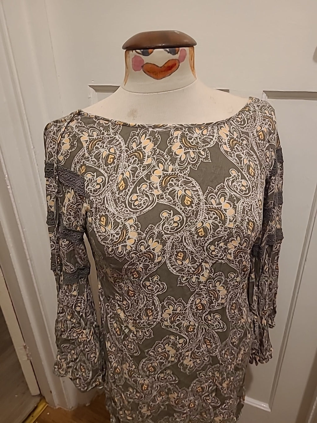Ladies Apricot Size Medium Long Sleeved Grey And Pink Dress