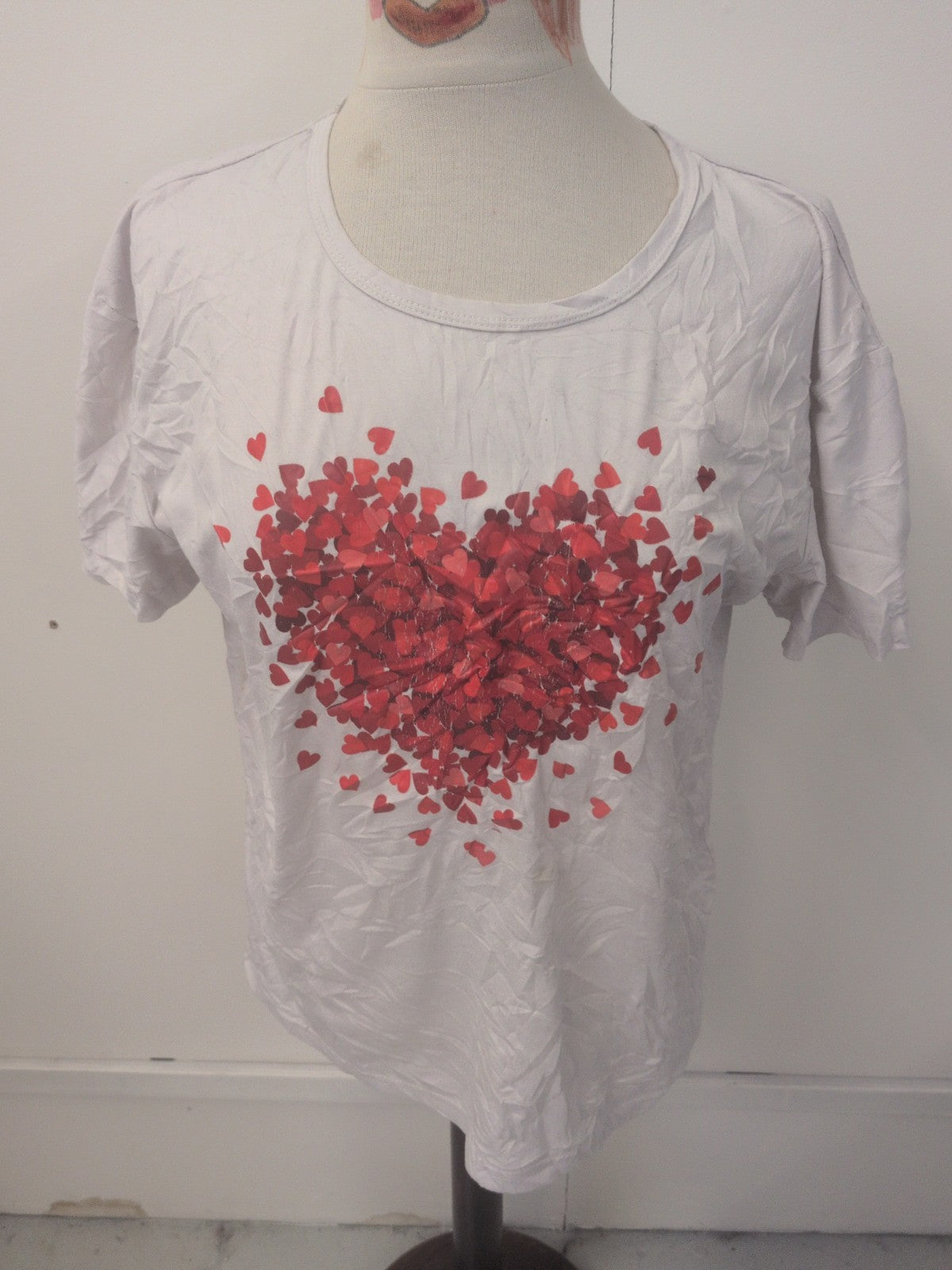 Ladies XL White And Red Flower Short Sleeve T-shirt Cracking