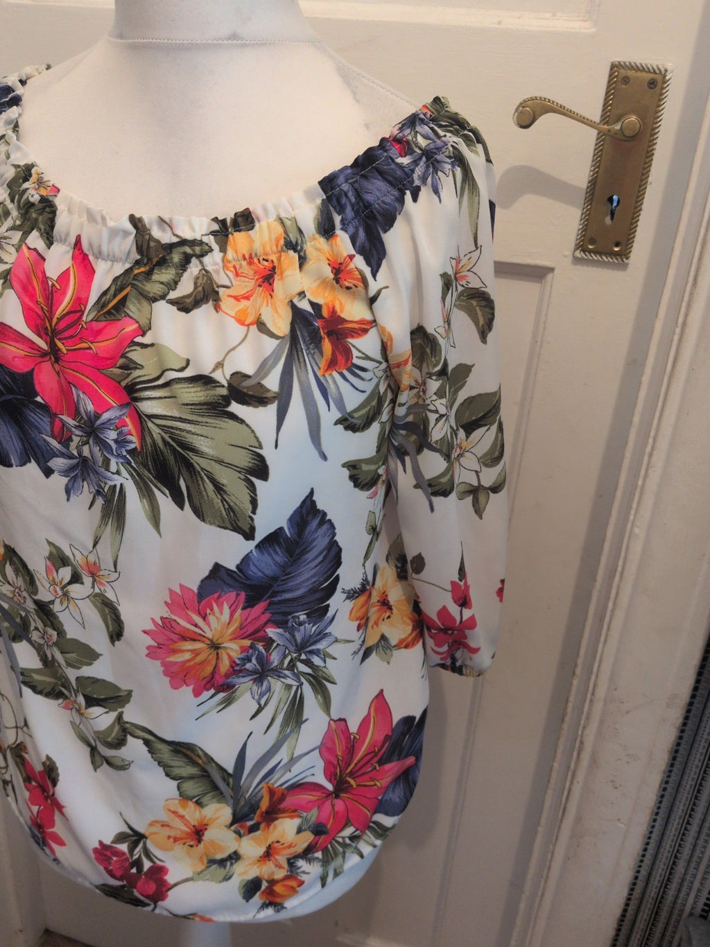Ladies F&F Size 12 White Floral 3/4 Sleeve Elasticated Hem Blouse