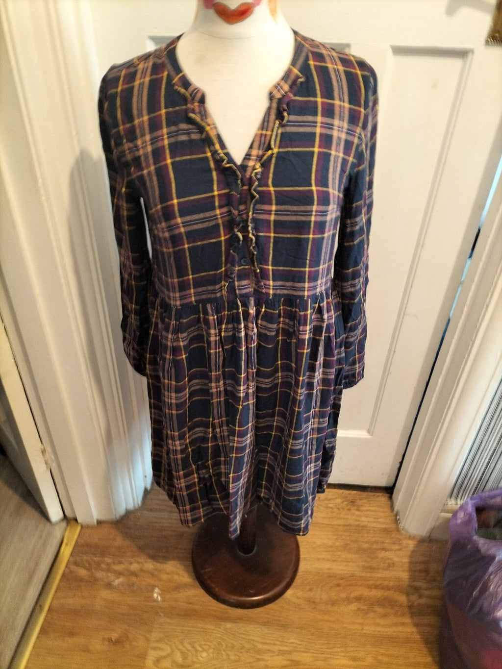 Ladies Beloved Size 10 Navy Check Long Sleeved Dress