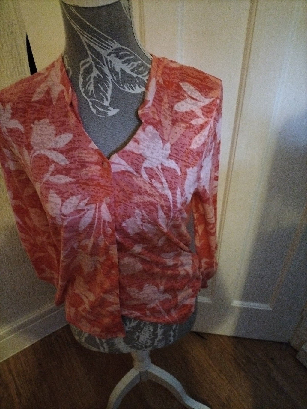 Ladies Classics Size 10 Pink Floral Buttoned Blouse