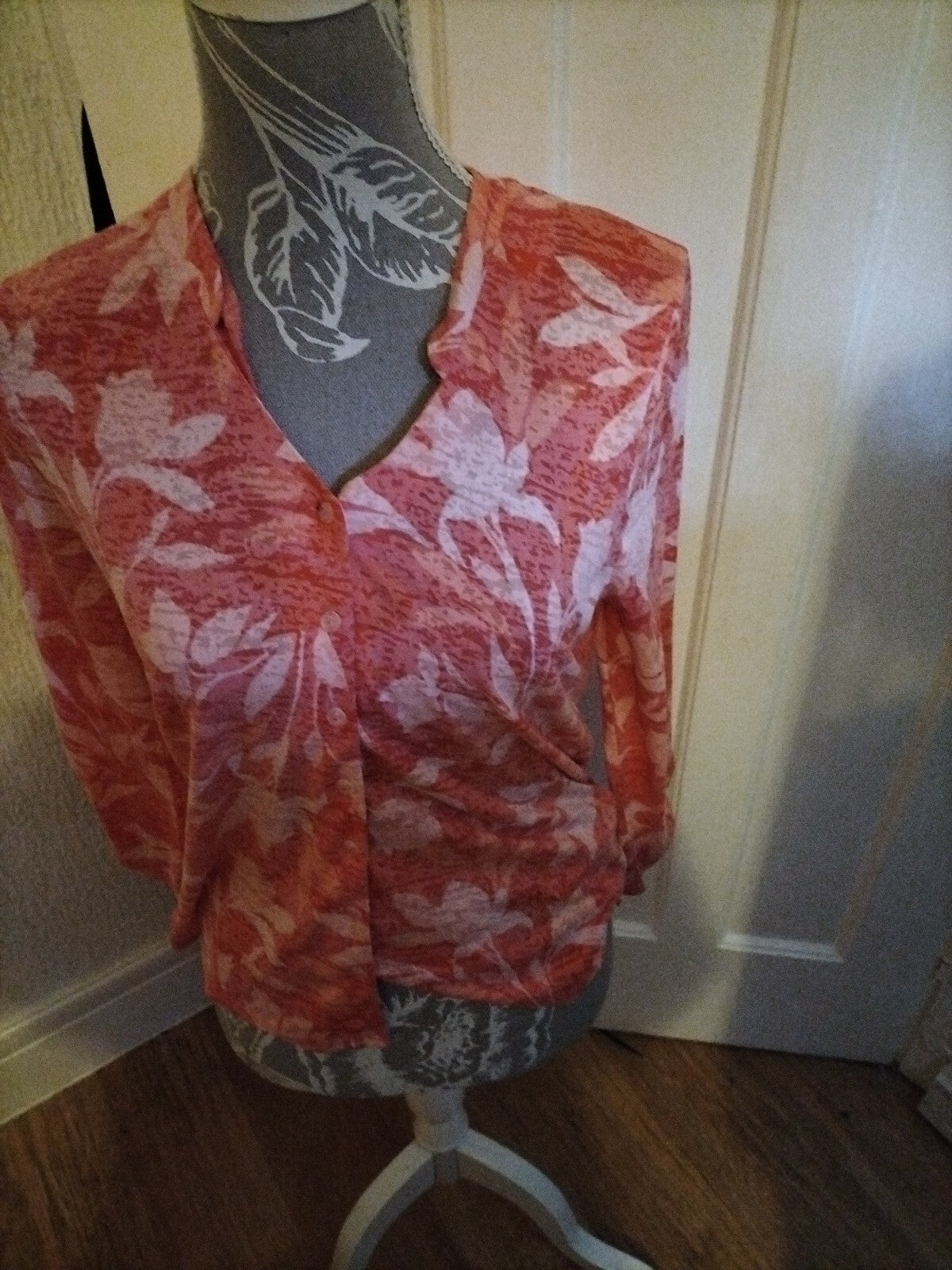 Ladies Classics Size 10 Pink Floral Buttoned Blouse