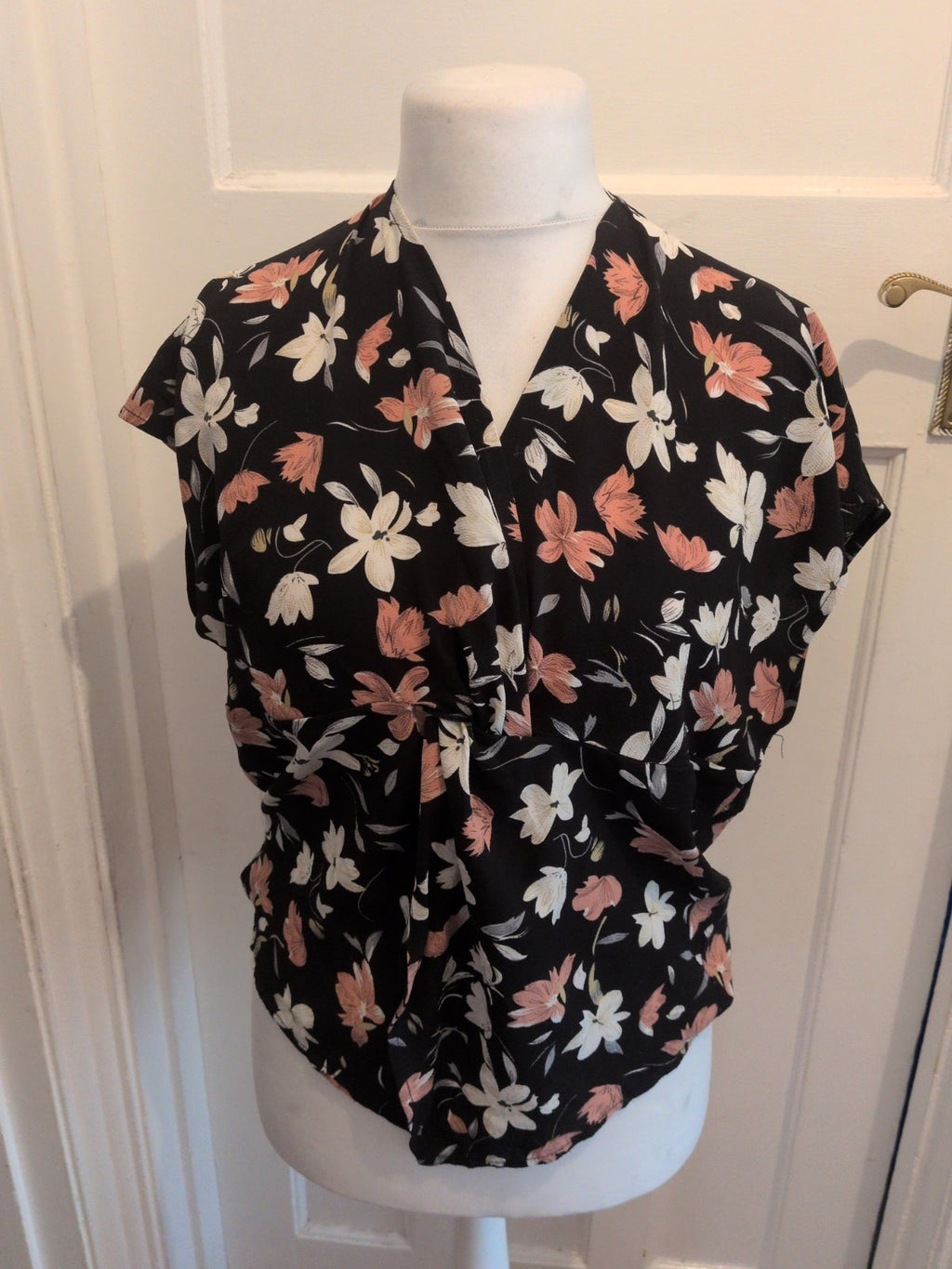 Ladies Shein Size XL Low V N-neck Black Floral Short Sleeve Blouse