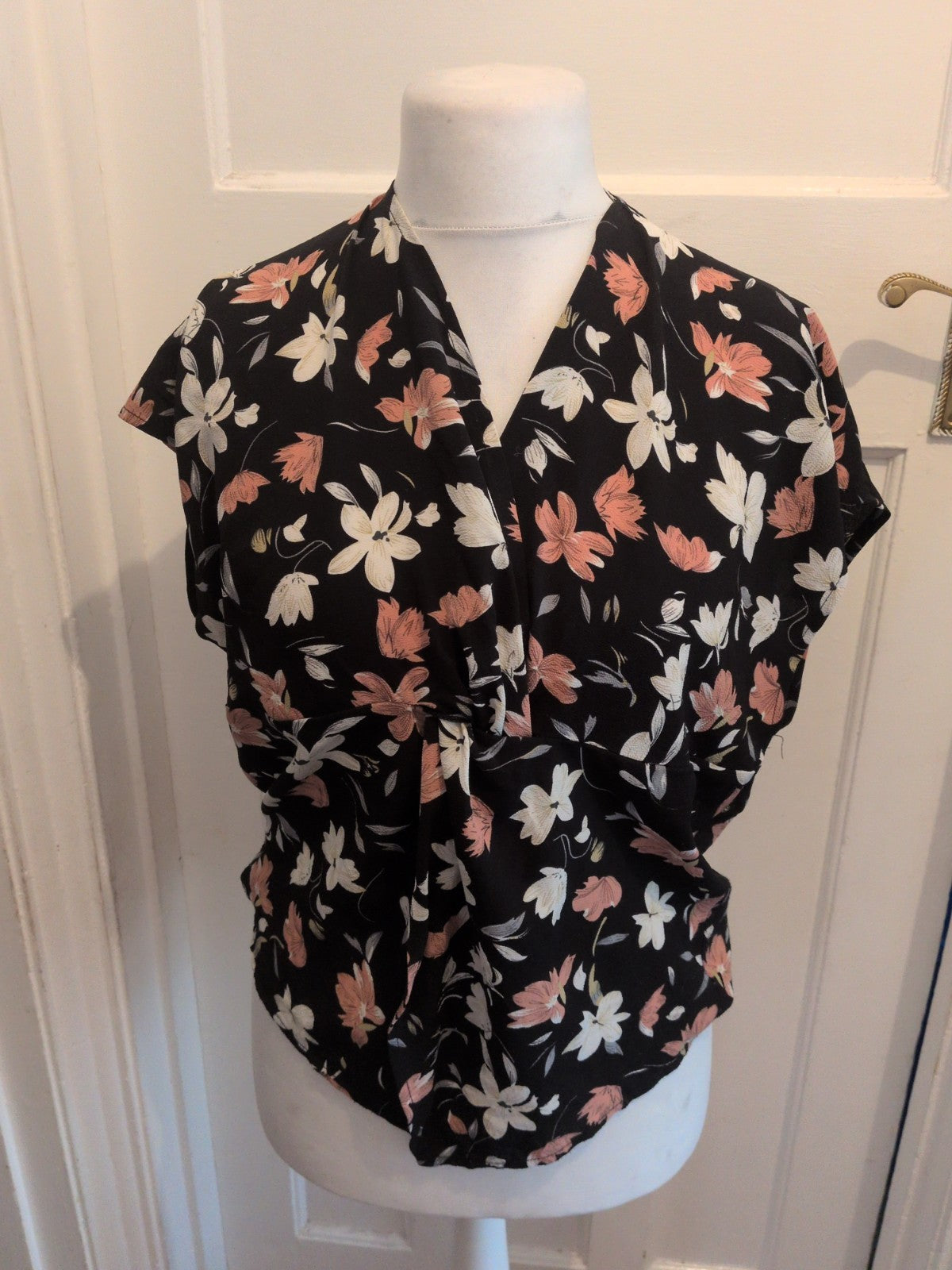 Ladies Shein Size XL Low V N-neck Black Floral Short Sleeve Blouse