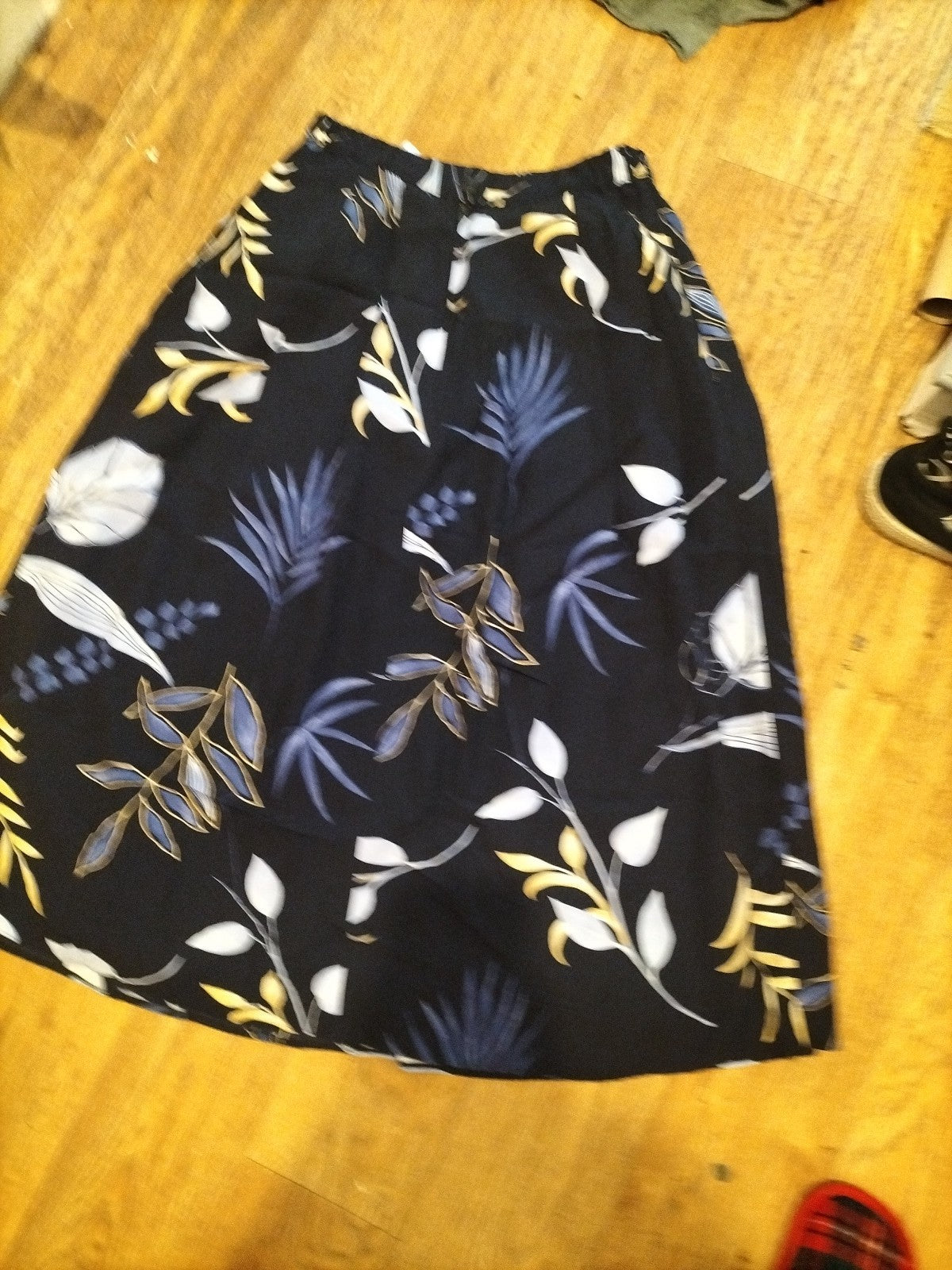 Ladies Your Sixth Sense Size 12 Navy Floral Buttoned Skirt Elasticated