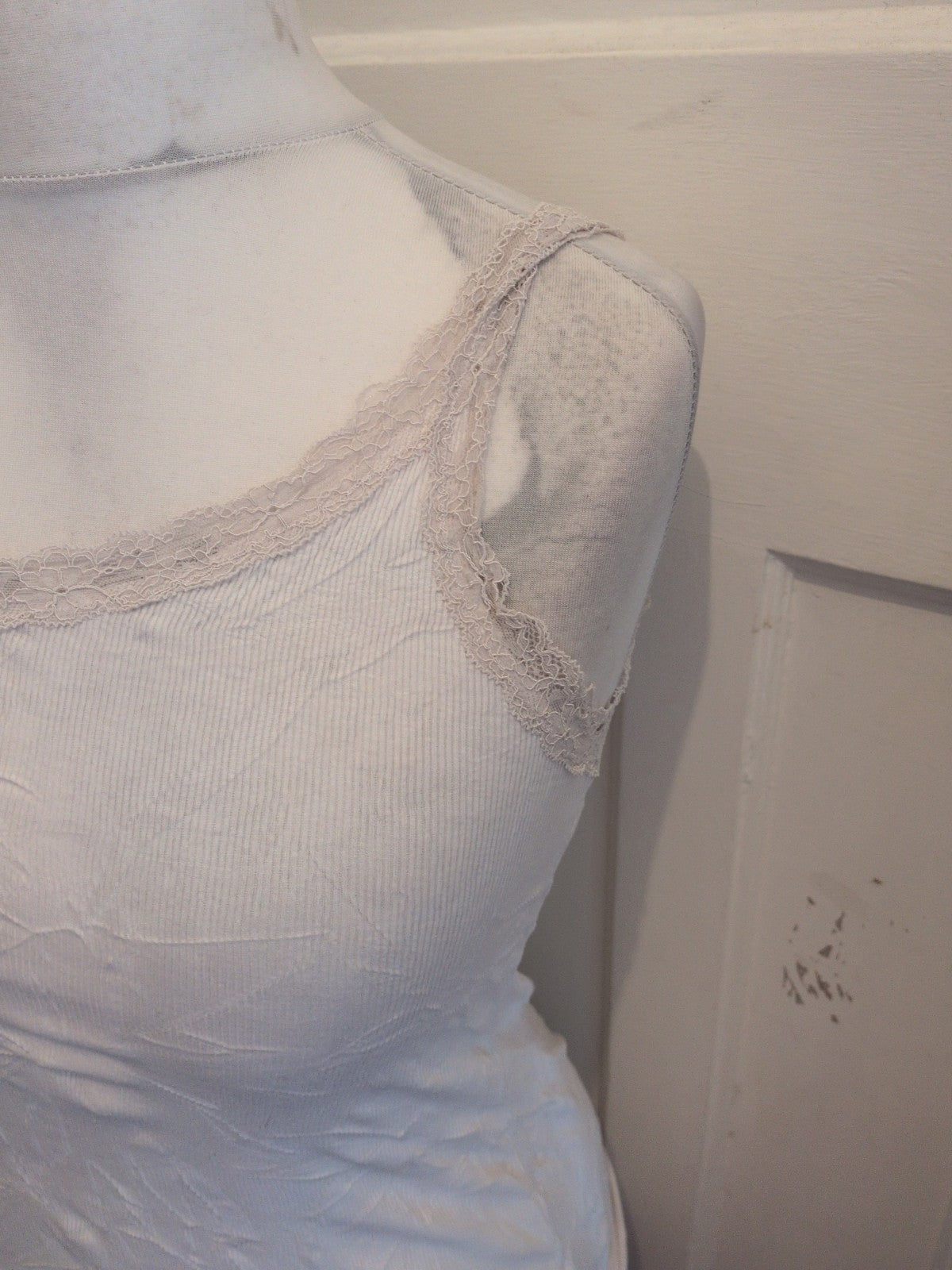 Iris Lily 14 White Sleeveless T-shirt