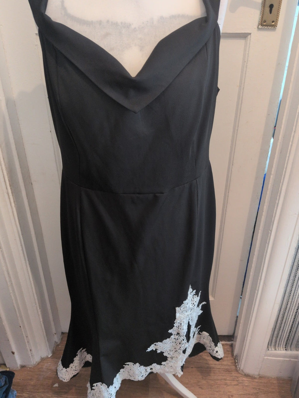 Ladies Size Large Black Sleeveless With White Hem Trim Sleeveless Dress