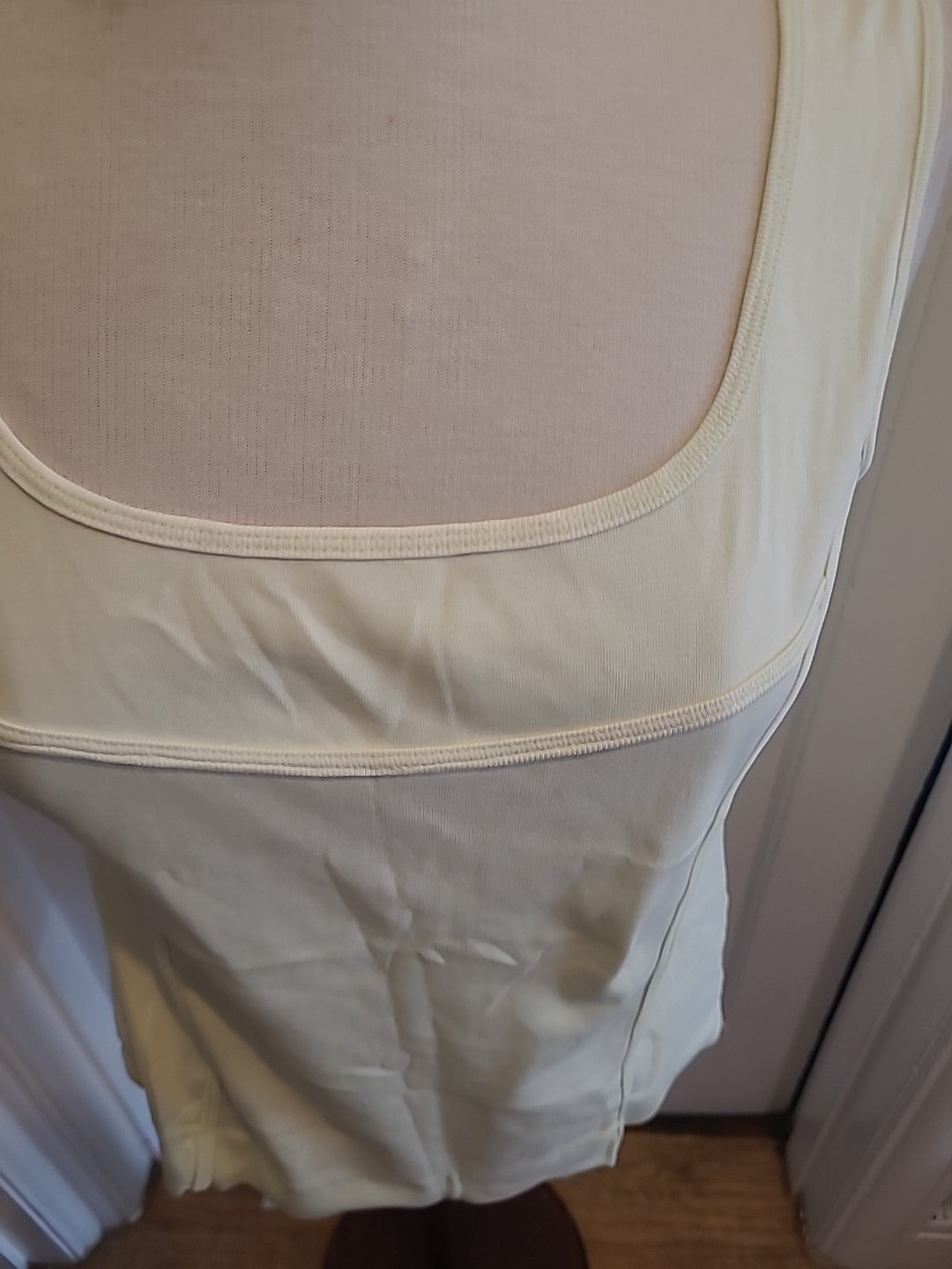 Ladies Dash Size 14 Pale Lime Sleeveless Tshirt