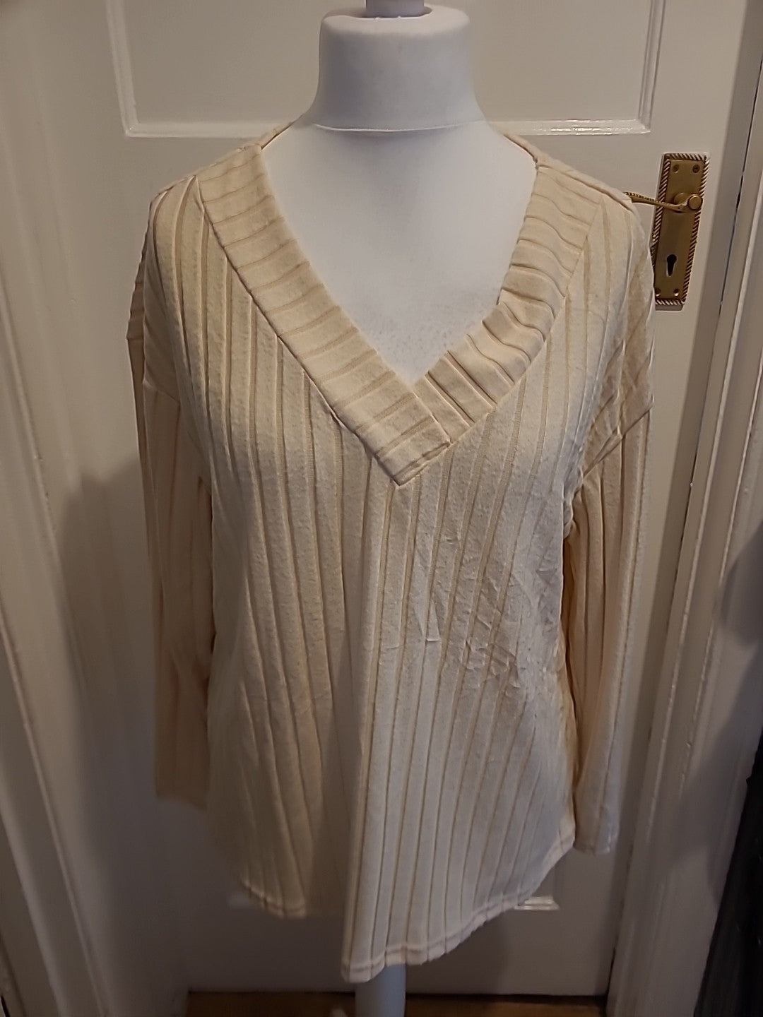 Ladies Size XL Beige Ribbed Lightweight Supersoft Long Sleeved Top