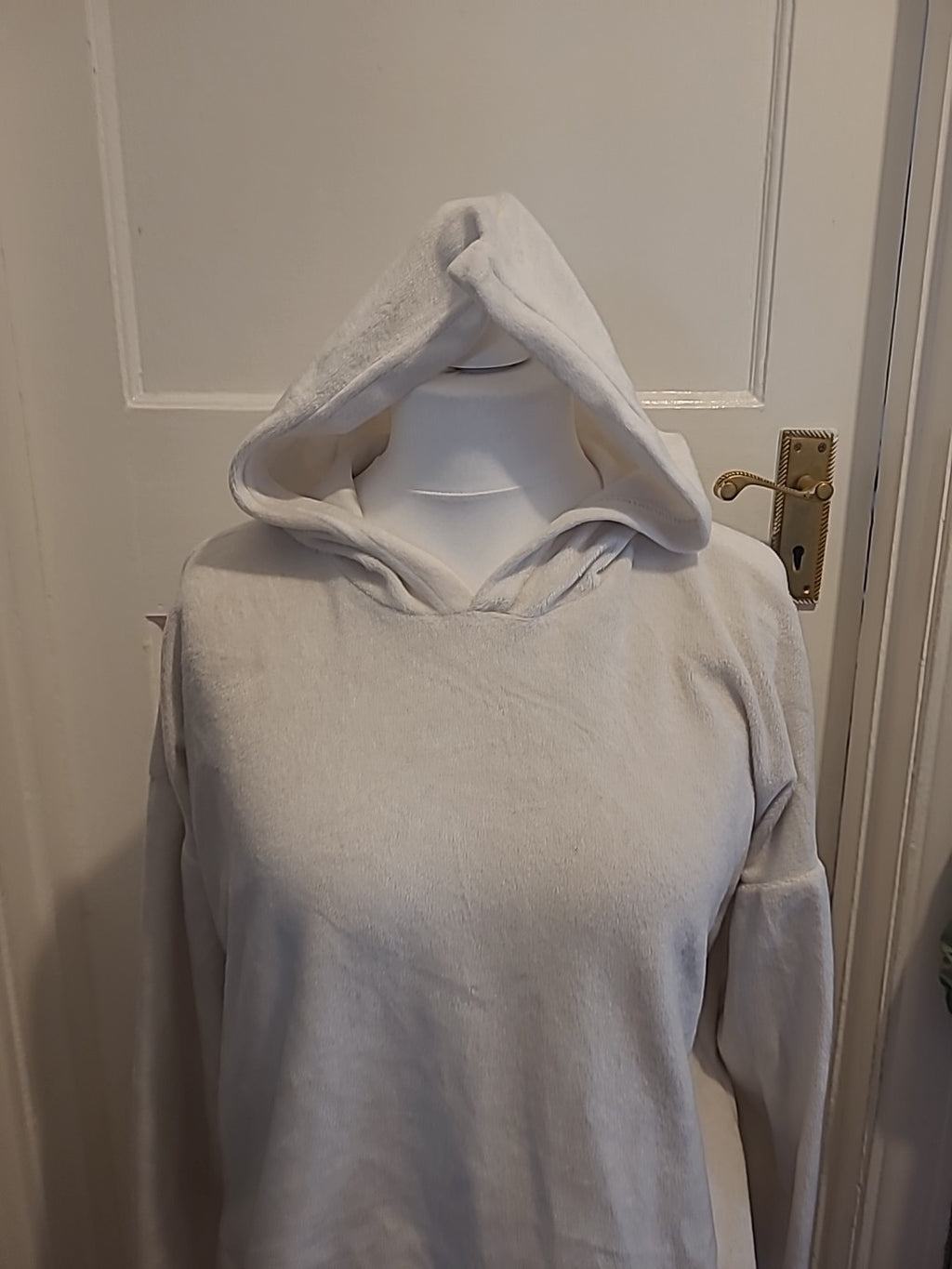 Ladies Prettylittlething Size Small White Long Sleeved Supersoft Hoodie