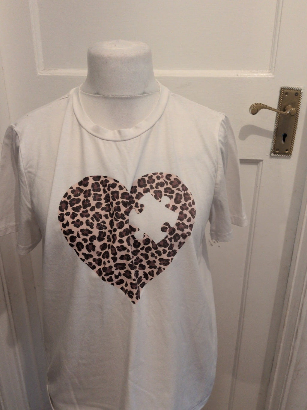 Shein XL White With Leopard Print Heart Short Sleeve T-shirt