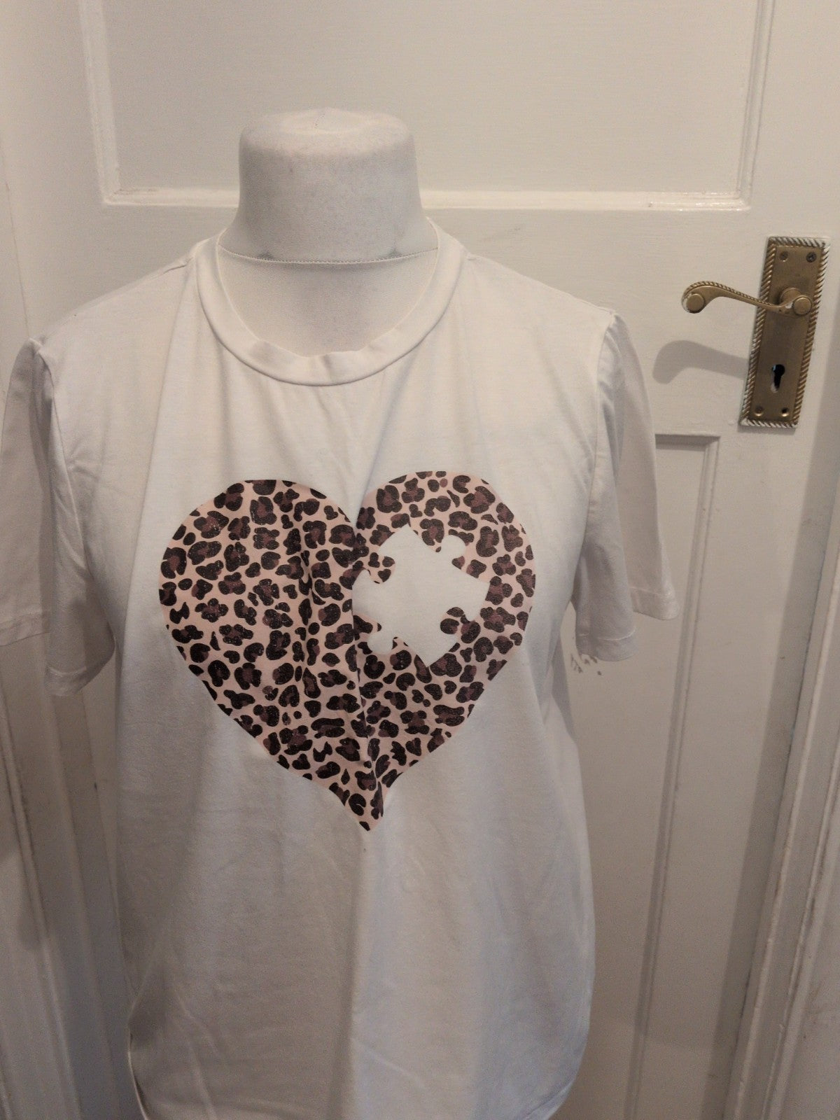Shein XL White With Leopard Print Heart Short Sleeve T-shirt